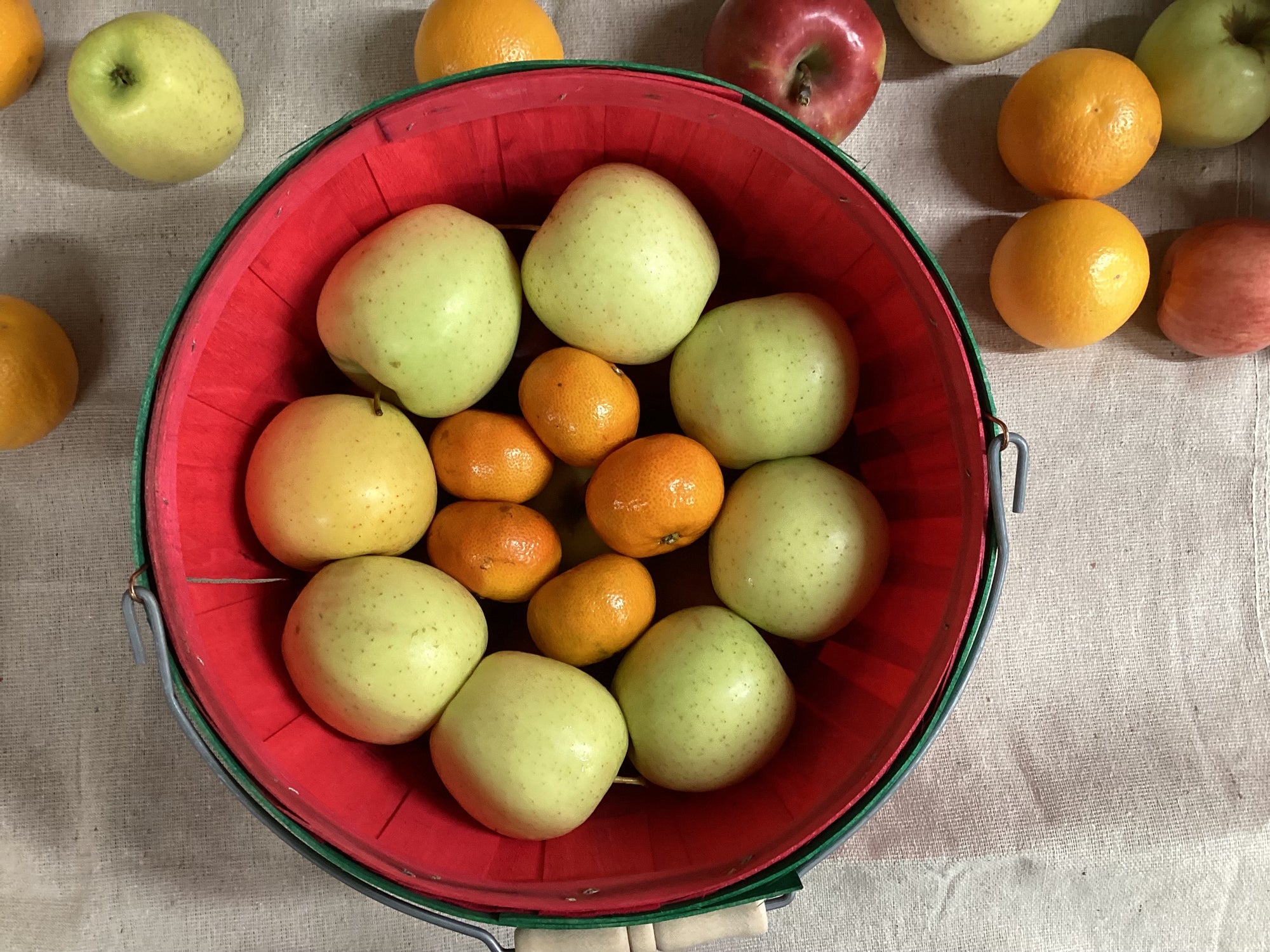 Fruit and Peanuts Mix Peck Basket