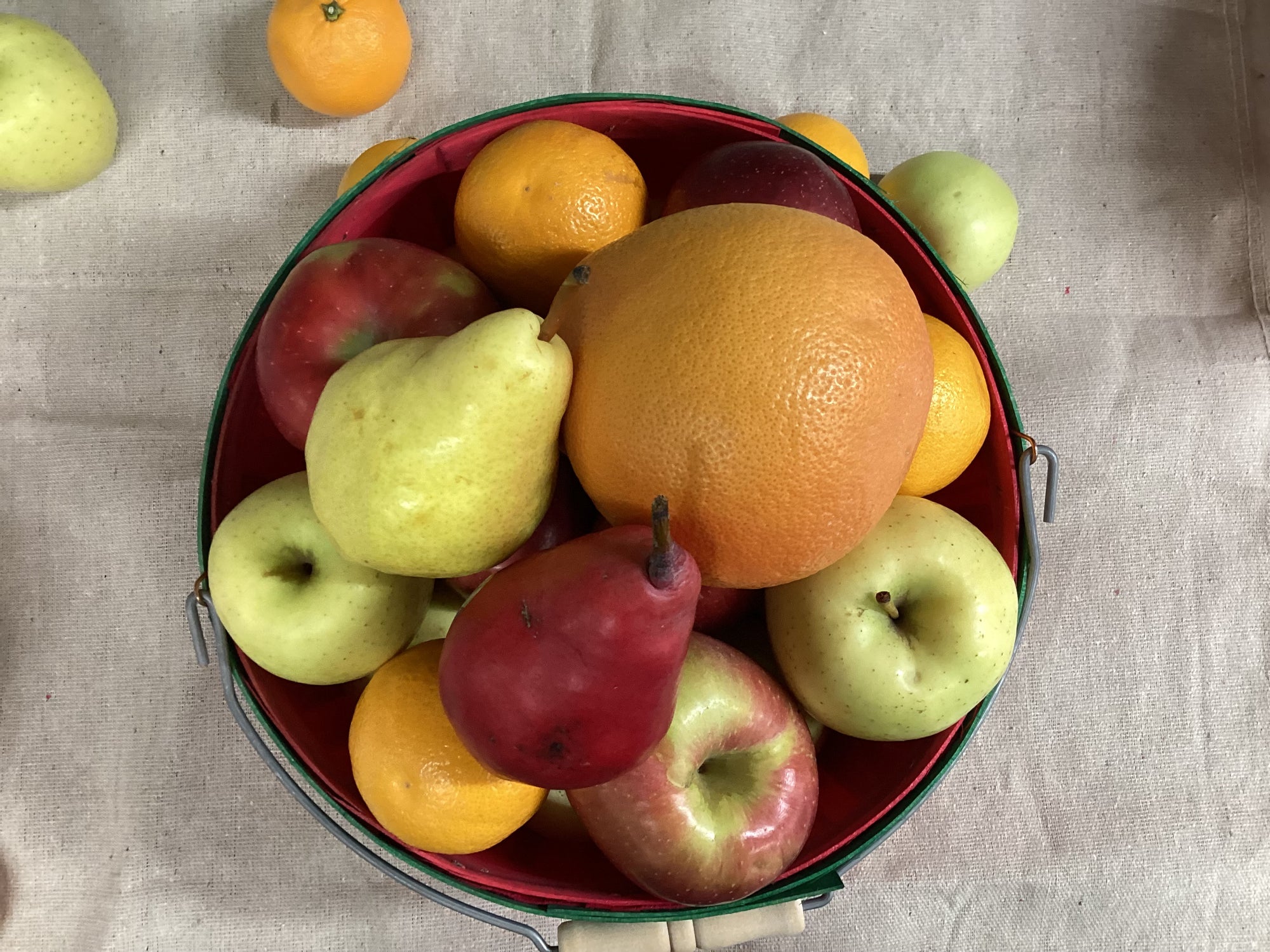 Fruit and Peanuts Mix Peck Basket